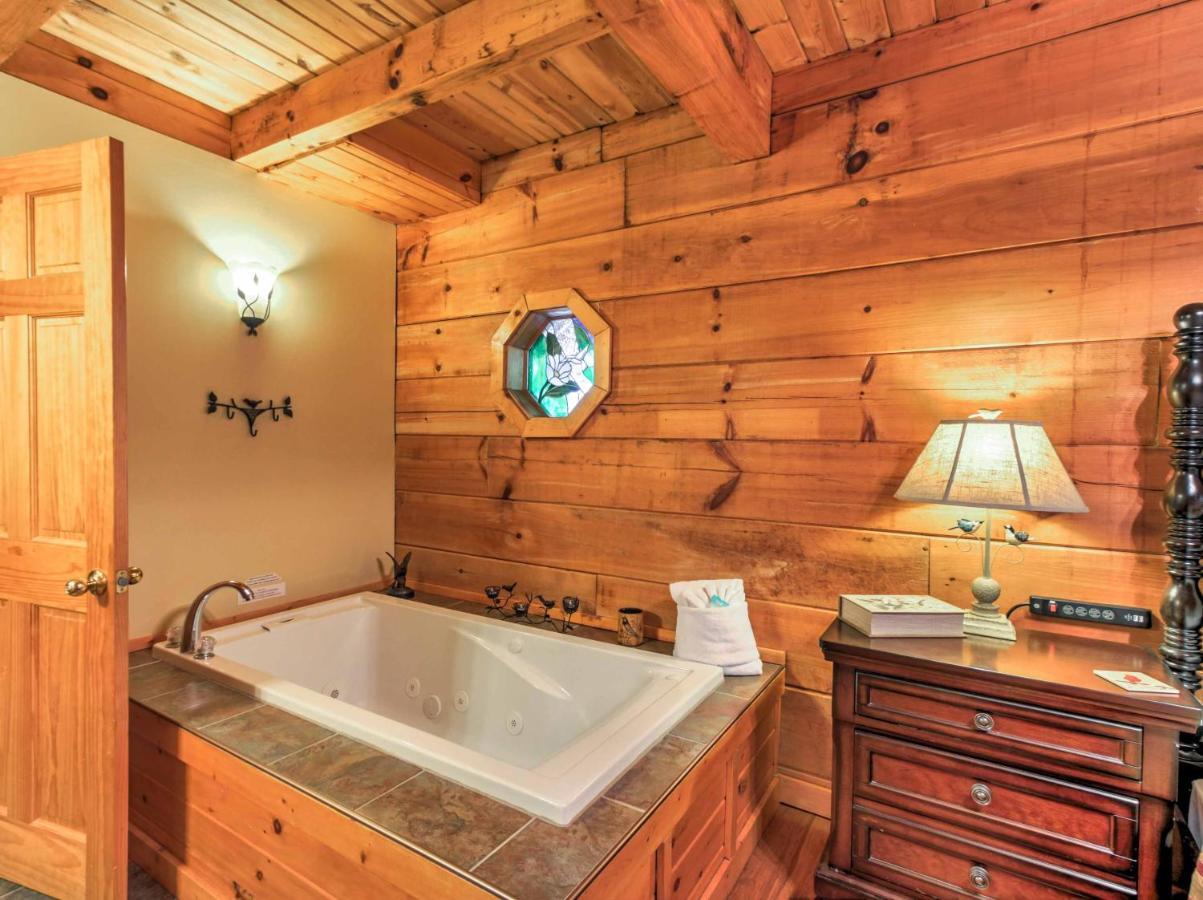 Cozy Nest Gatlinburg Cabin With Porch And Jacuzzi! Villa Eksteriør billede