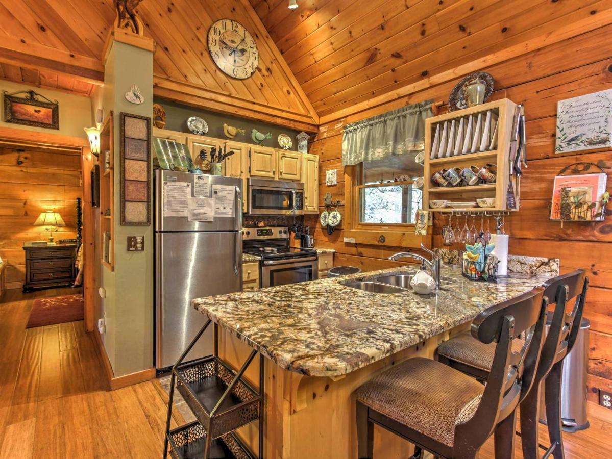 Cozy Nest Gatlinburg Cabin With Porch And Jacuzzi! Villa Eksteriør billede